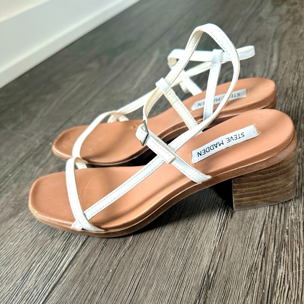 Steven madden size 6 white strap handles good condition